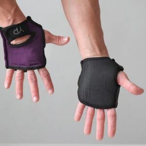 Yoga Paws gloves NWOT in plum sz.1R